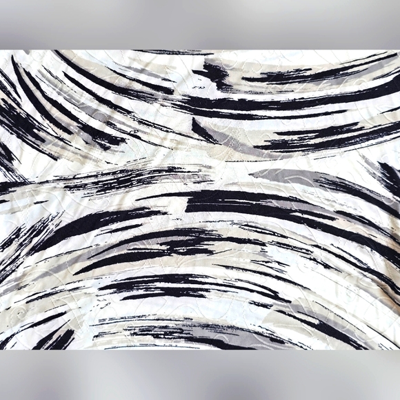 JM Collection Black & White Soft Stretchy Abstract Half Sleeve Top Blouse Size M - Picture 7 of 8